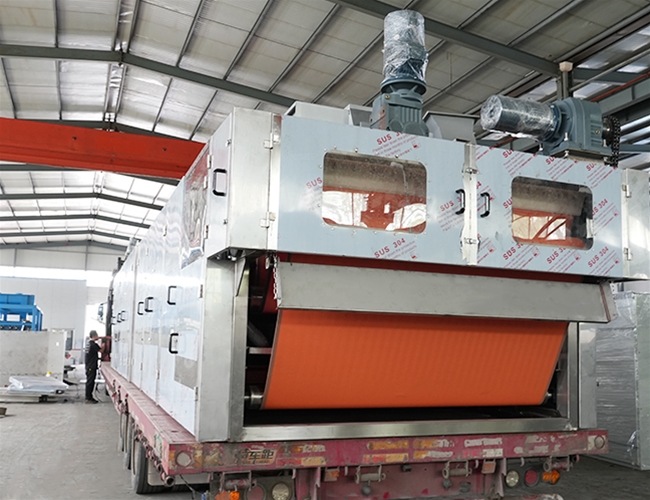 啟程！一體式污泥深度脫水機(jī)，發(fā)往內(nèi)蒙古客戶使用現(xiàn)場